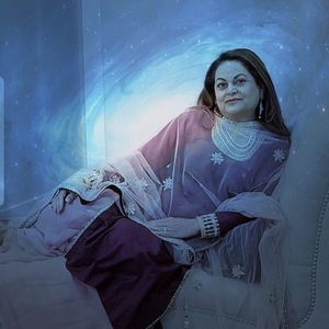 Meet your Posher, Mona